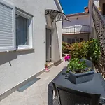 Apartment Leni Near Beach